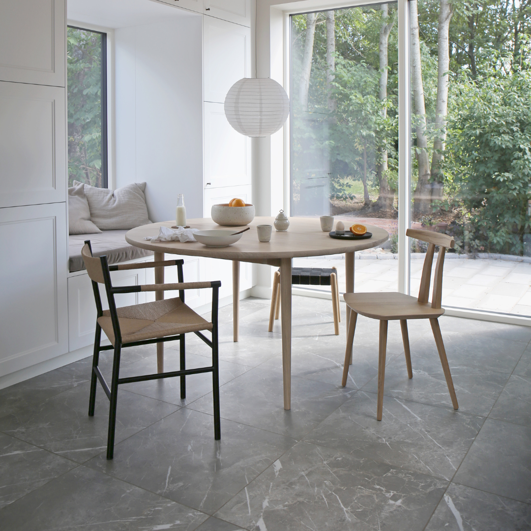 CORD - Esszimmerstuhl mit Armlehne