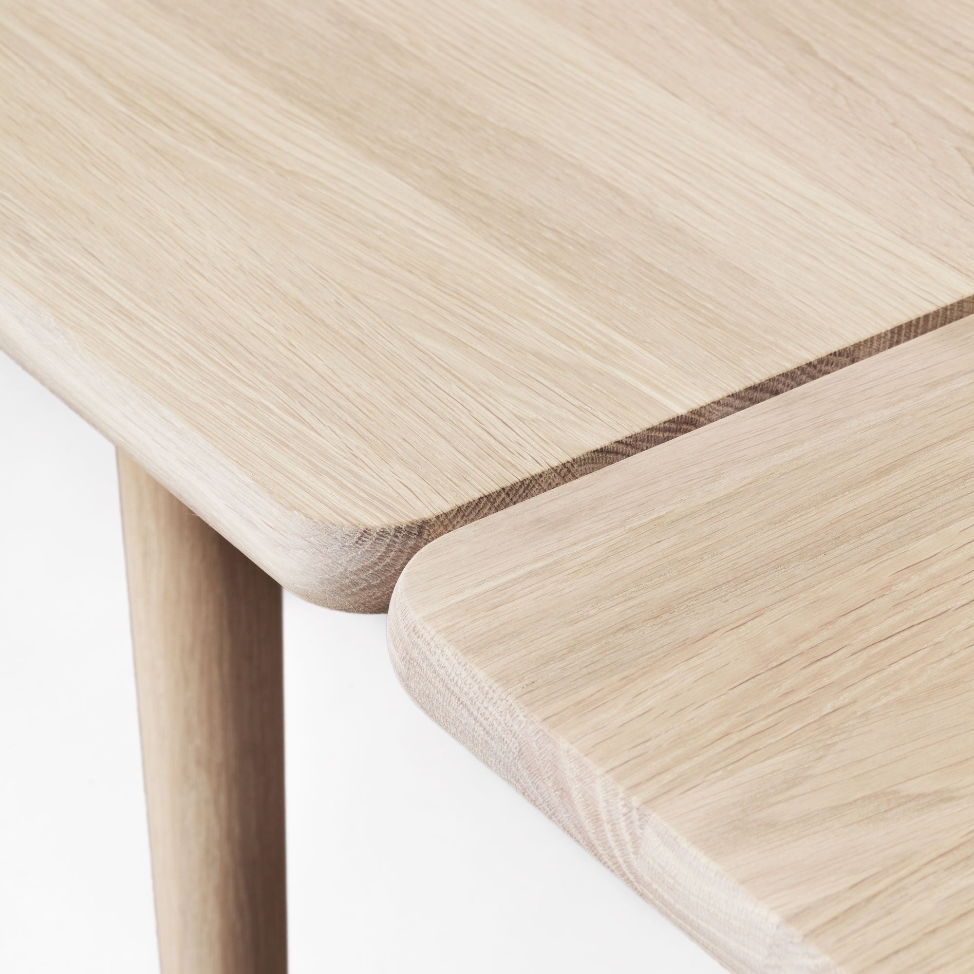 round dining table, oak white oil, additional plates