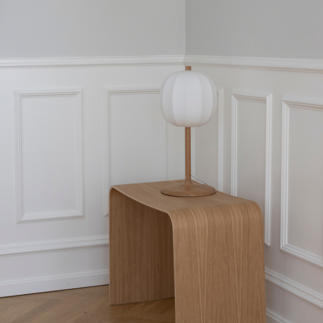 OUR - Tischlampe mit Stahlfuß