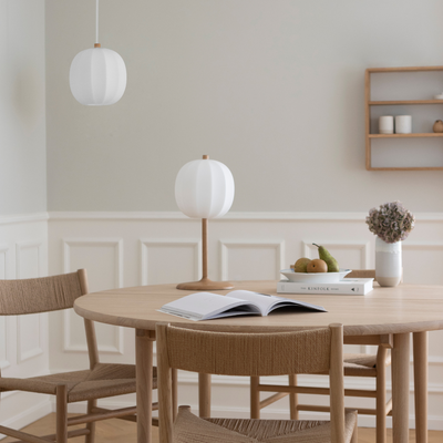 OUR - Tischlampe mit Stahlfuß